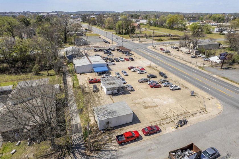 This unique commercial property is in a high-traffic area - photo 6