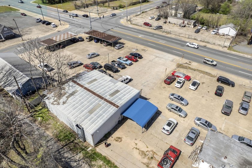 This unique commercial property is in a high-traffic area - photo 7