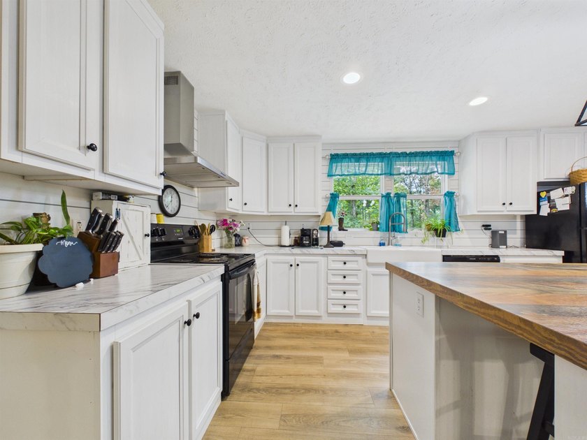 Country Living with Freedom &amp; Convenience on 2.5 +/- - photo 11