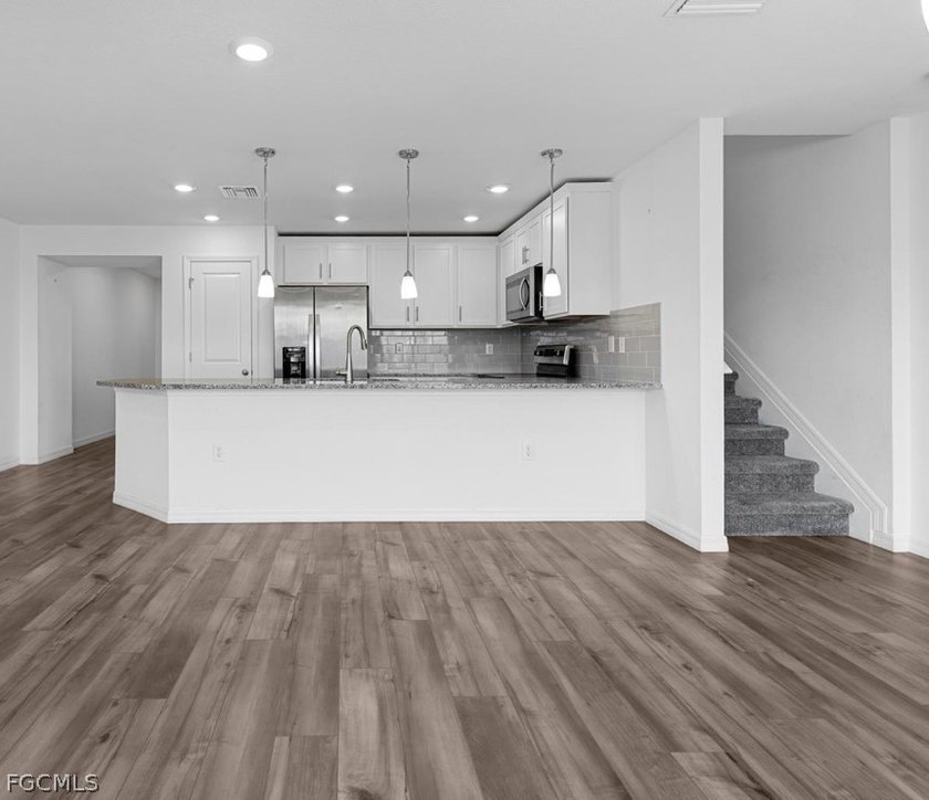 Modern and beautifully maintained 3-bedroom, 2.5-bath townhome - photo 6