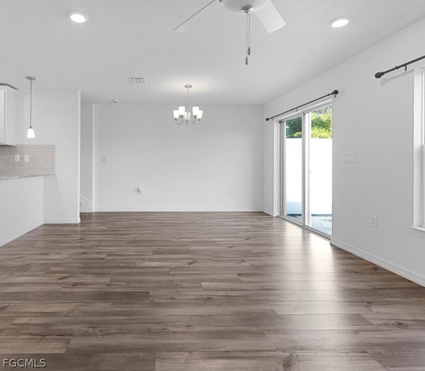 Modern and beautifully maintained 3-bedroom, 2.5-bath townhome - photo 7