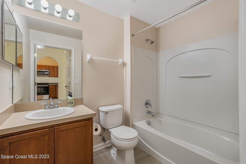 Enjoy a carefree lifestyle in this charming 2-bedroom, 2-bath - photo 19