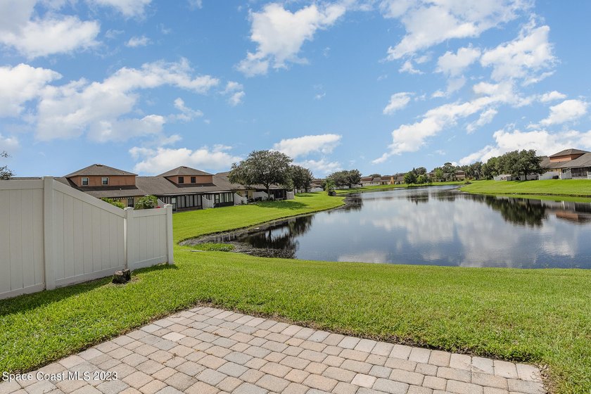 Enjoy a carefree lifestyle in this charming 2-bedroom, 2-bath - photo 21