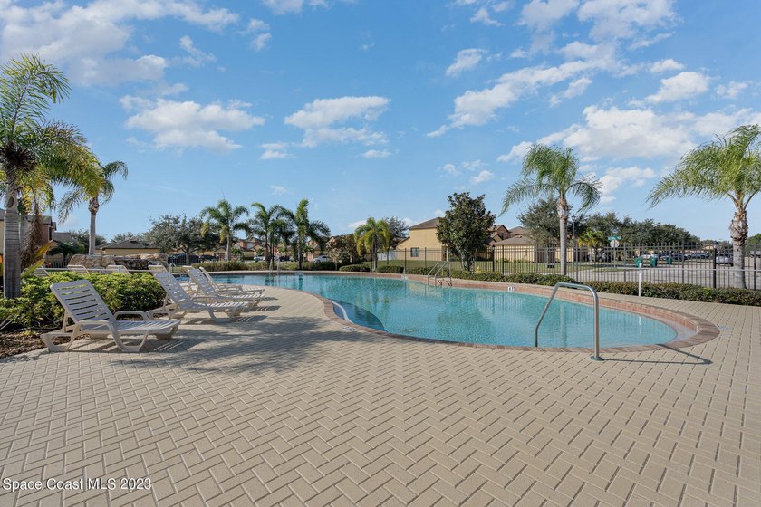Enjoy a carefree lifestyle in this charming 2-bedroom, 2-bath - photo 26