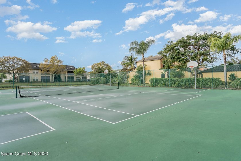 Enjoy a carefree lifestyle in this charming 2-bedroom, 2-bath - photo 28