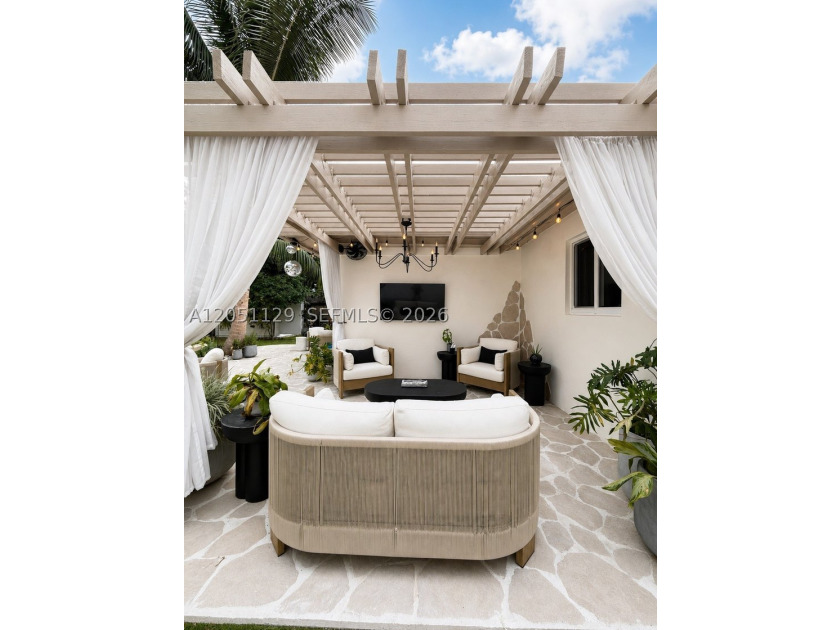 Completely remodeled with a designer's eye, this beautiful home - photo 42