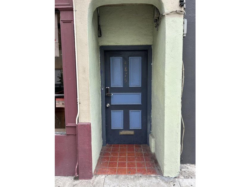 Opportunity to own a mixed-use property in a prime - photo 6