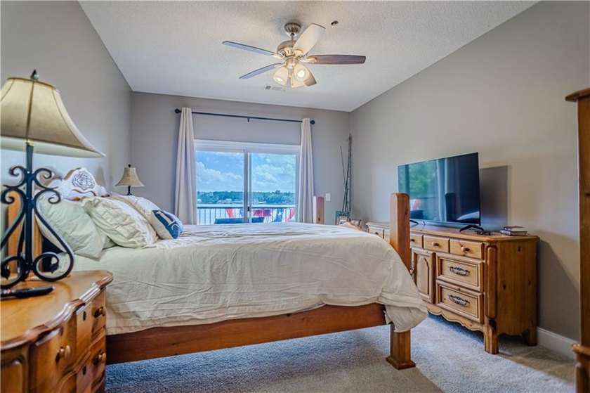 Welcome to lakefront living at Crepe Myrtle Commons on Lake - photo 11