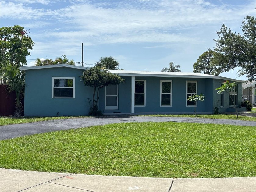 Beautiful updated and painted home in central Port Charlotte - photo 2