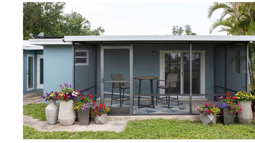 Beautiful updated and painted home in central Port Charlotte - photo 4
