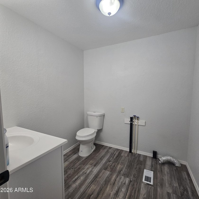 ON LEASED LAND: This home is absolutely gorgeous!! It has been - photo 25