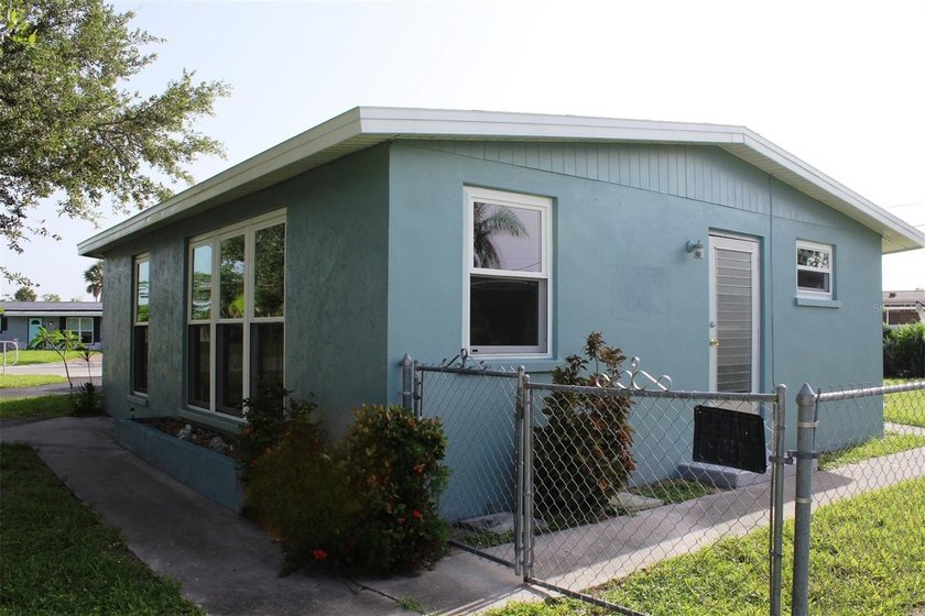 Beautiful updated and painted home in central Port Charlotte - photo 7