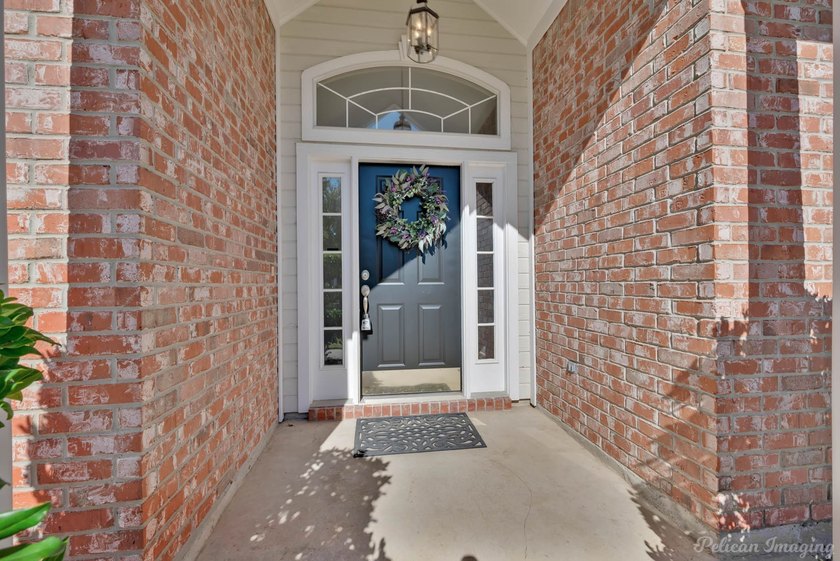 Welcome Home to Plantation Trace! This beautiful 4-bedroom - photo 3