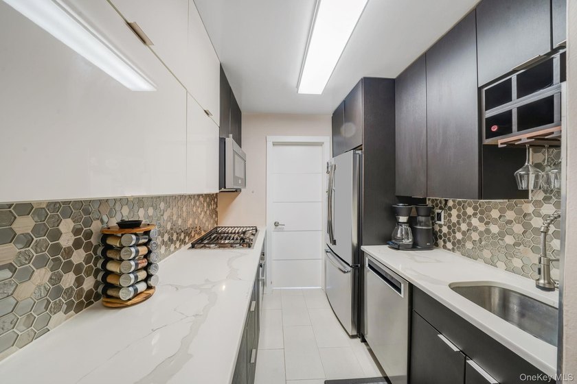 Experience elevated living in this beautiful 2 bedroom corner - photo 6