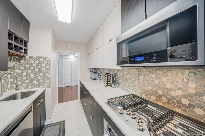 Experience elevated living in this beautiful 2 bedroom corner - photo 7