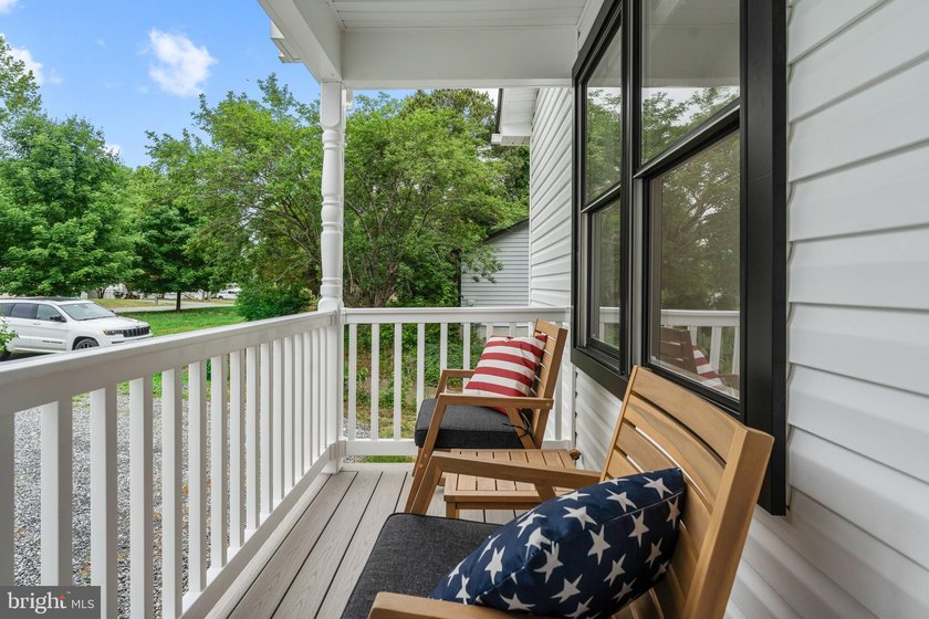 Welcome to waterfront living in Stratford Harbour! This stunning - photo 4