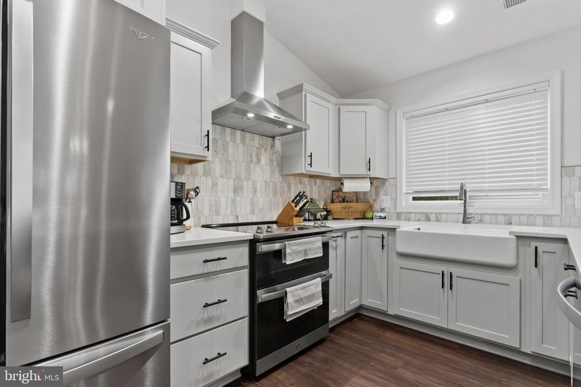 Welcome to waterfront living in Stratford Harbour! This stunning - photo 6