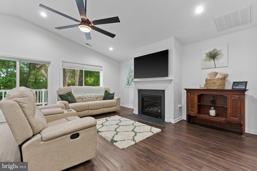 Welcome to waterfront living in Stratford Harbour! This stunning - photo 8