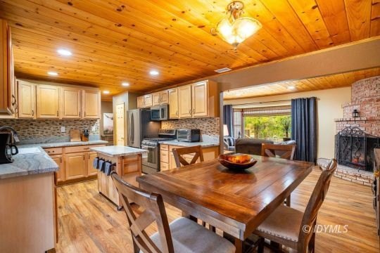 Cedar Stone Lodge is a stunning, furnished luxury retreat - photo 6