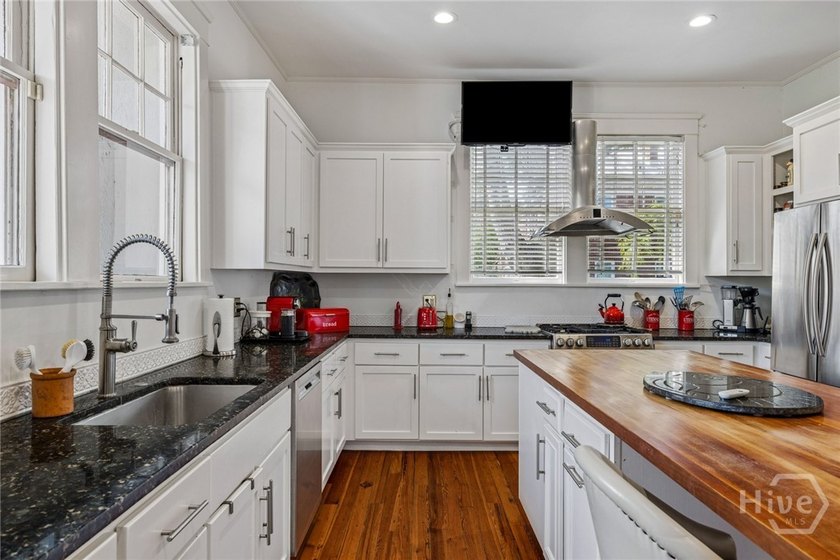 A large 1921 classic bungalow in historic Baldwin Park.There is - photo 21