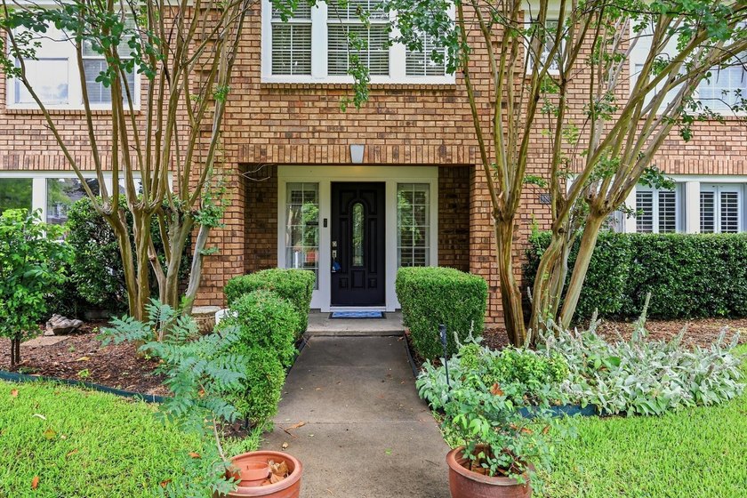 OPEN HOUSE SUNDAY JUNE 28 2-4PM! Spacious, stylish, and - photo 2