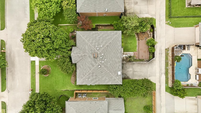 OPEN HOUSE SUNDAY JUNE 28 2-4PM! Spacious, stylish, and - photo 3