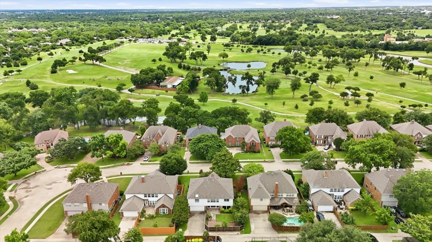 OPEN HOUSE SUNDAY JUNE 28 2-4PM! Spacious, stylish, and - photo 4