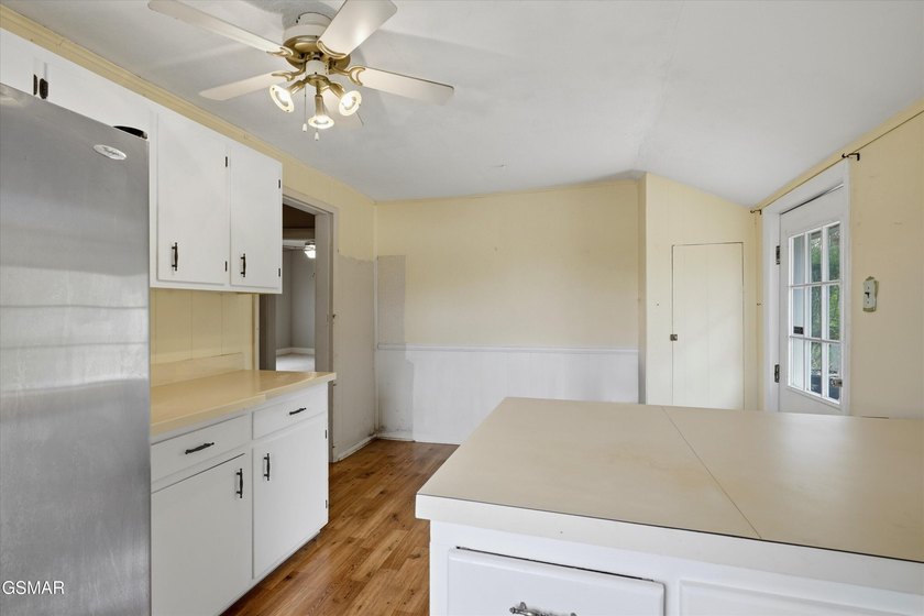 This home offers old world charm! 1 bedroom and 1 bath with a - photo 10