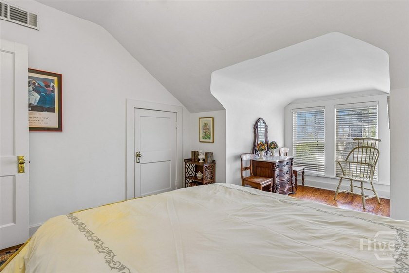 A large 1921 classic bungalow in historic Baldwin Park.There is - photo 46