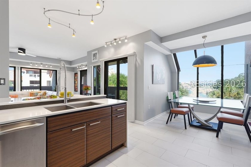 Perched with sweeping views over the exclusive Shelter Cove - photo 10