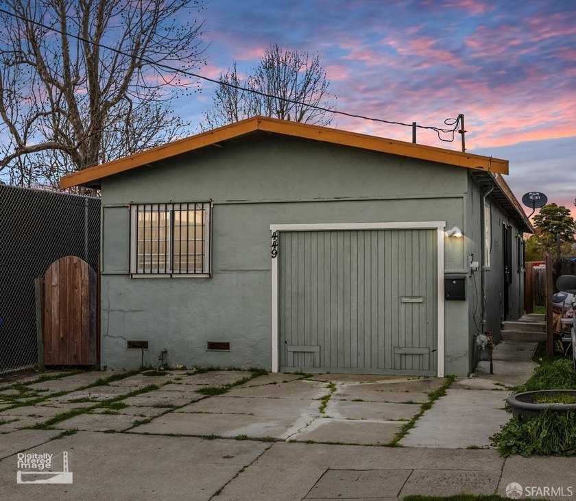Beautifully updated single-story home positioned at the end of a - photo 2