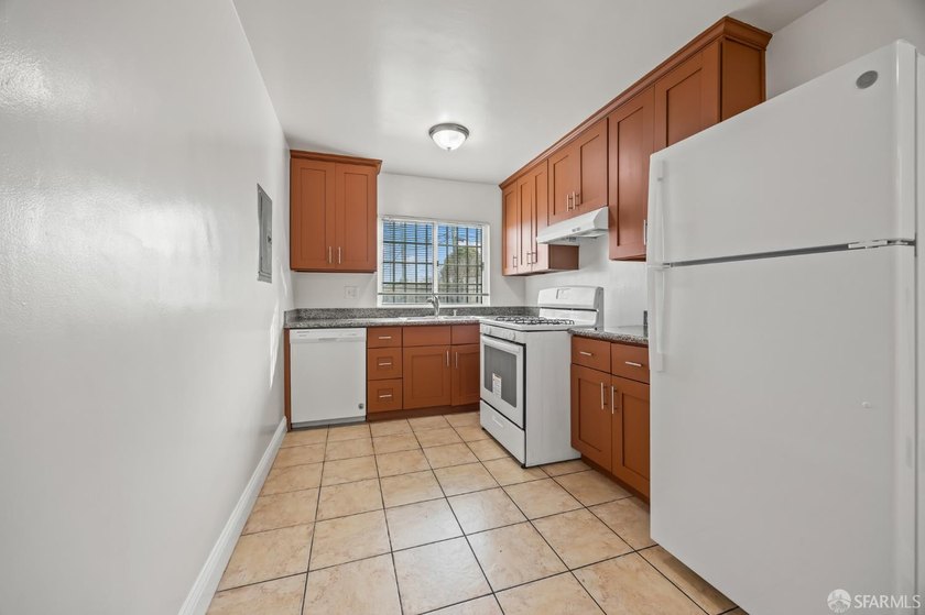 Beautifully updated single-story home positioned at the end of a - photo 3