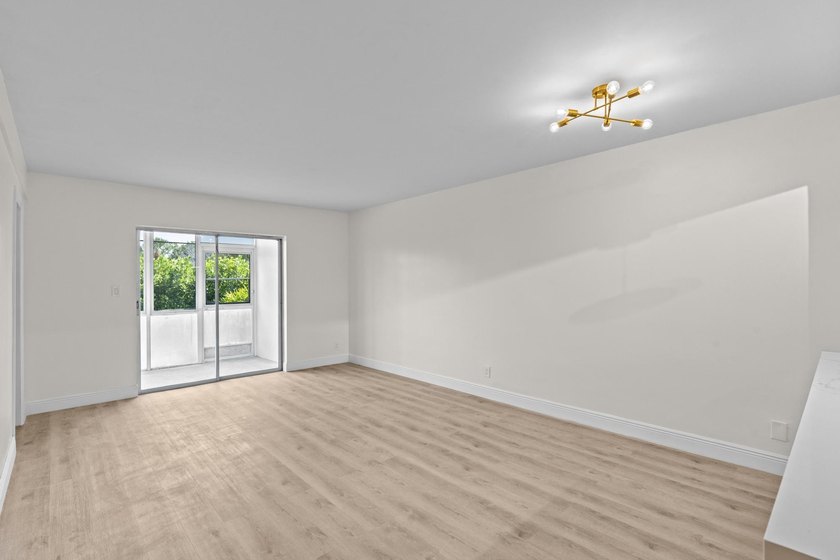 Welcome to this beautifully remodeled 2bed/1bath first floor - photo 11