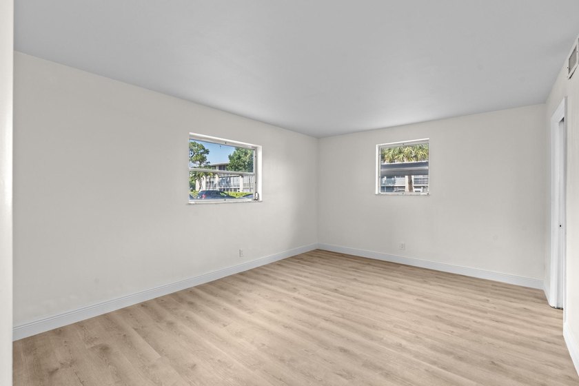 Welcome to this beautifully remodeled 2bed/1bath first floor - photo 15