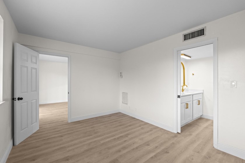 Welcome to this beautifully remodeled 2bed/1bath first floor - photo 21