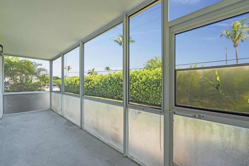 Welcome to this beautifully remodeled 2bed/1bath first floor - photo 22