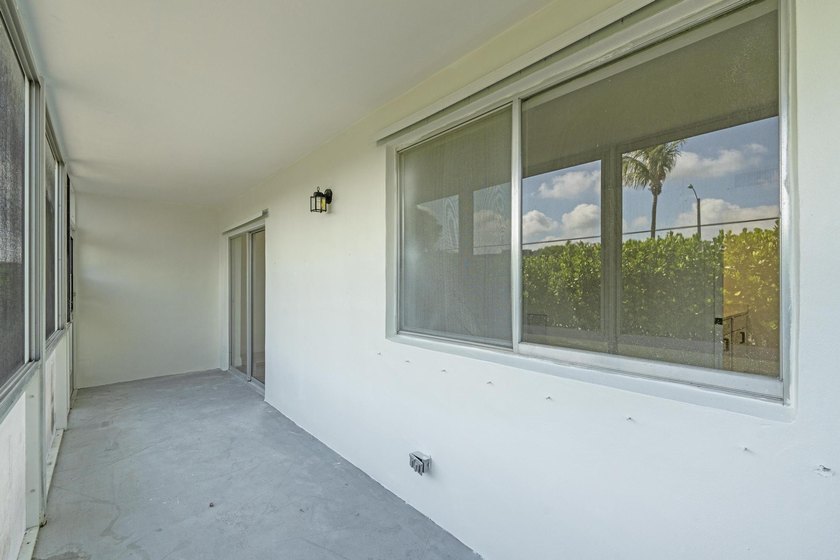 Welcome to this beautifully remodeled 2bed/1bath first floor - photo 23