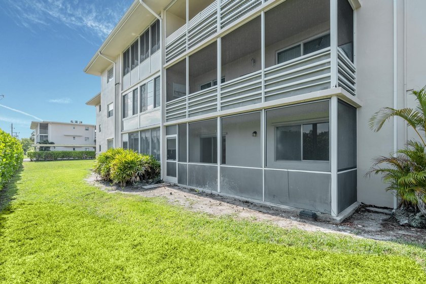 Welcome to this beautifully remodeled 2bed/1bath first floor - photo 25