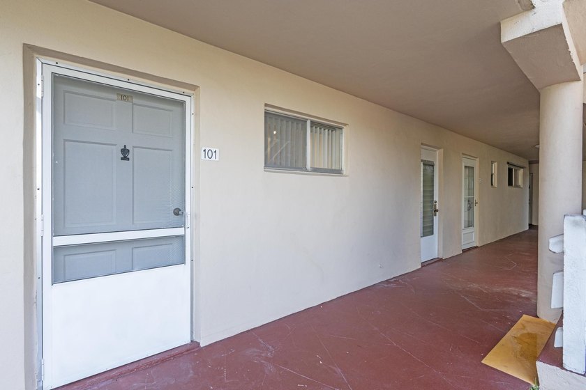 Welcome to this beautifully remodeled 2bed/1bath first floor - photo 26