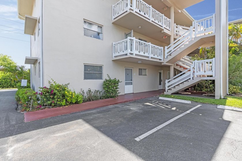 Welcome to this beautifully remodeled 2bed/1bath first floor - photo 27