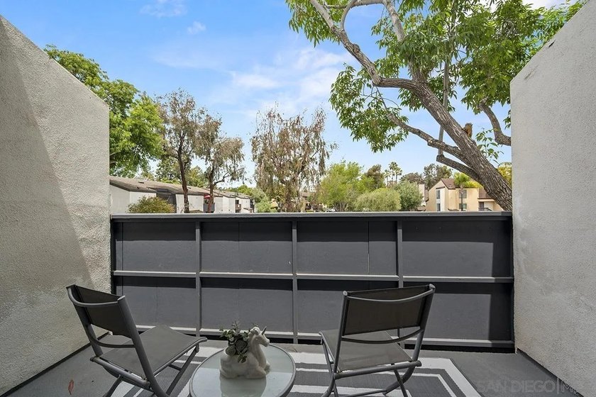 Centrally located in Mission Valley, this well-maintained studio - photo 10