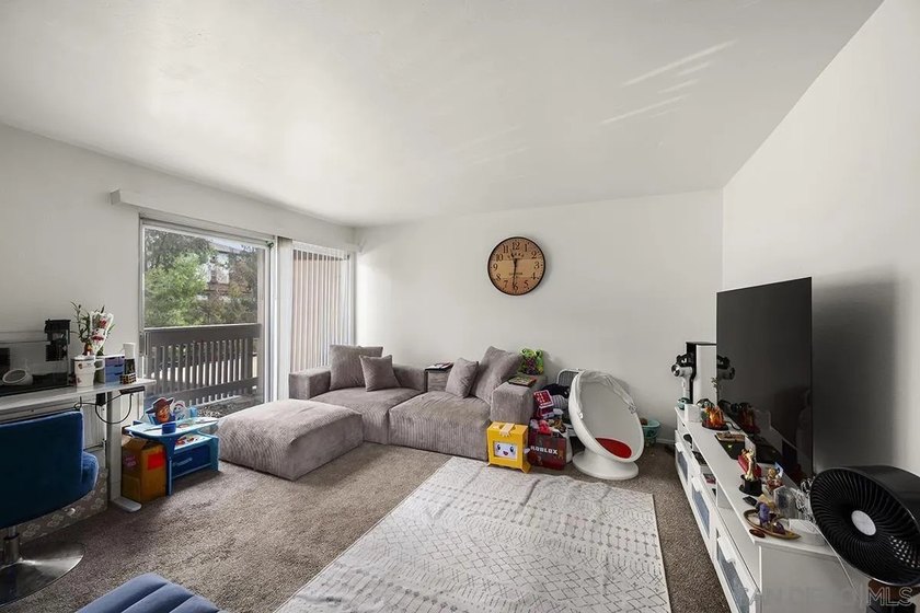 Centrally located in Mission Valley, this well-maintained - photo 5