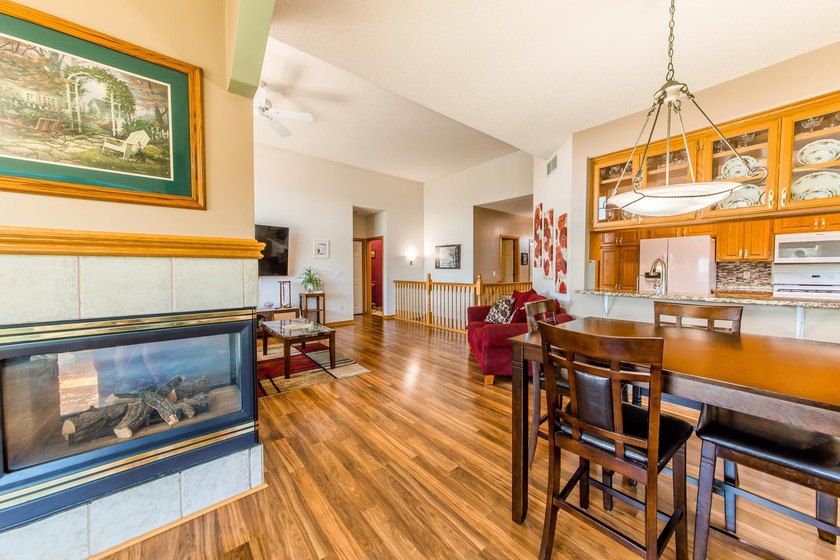 Rare end unit with charming views from every room. Private Cul - photo 8