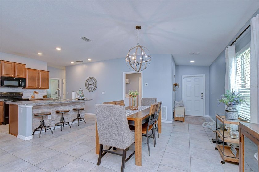 Welcome to this beautifully designed 4-bedroom, 2-bathroom split - photo 5