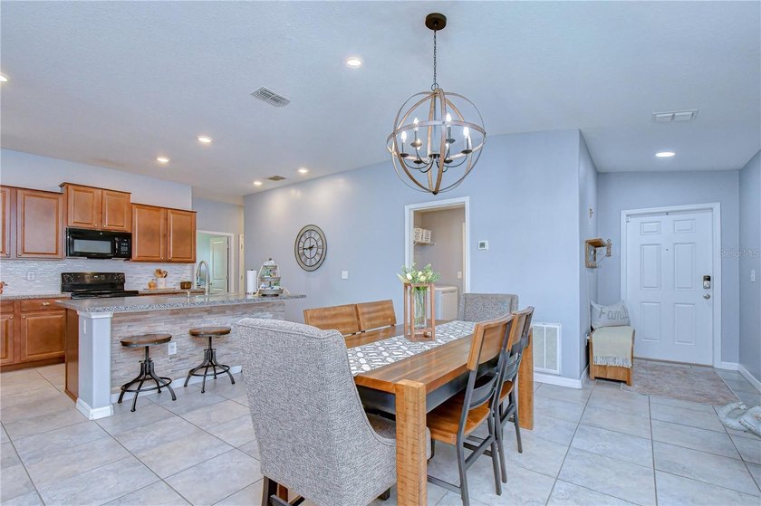 Welcome to this beautifully designed 4-bedroom, 2-bathroom split - photo 6