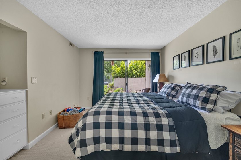 Fully furnished and beautifully renovated lakefront condo at - photo 17