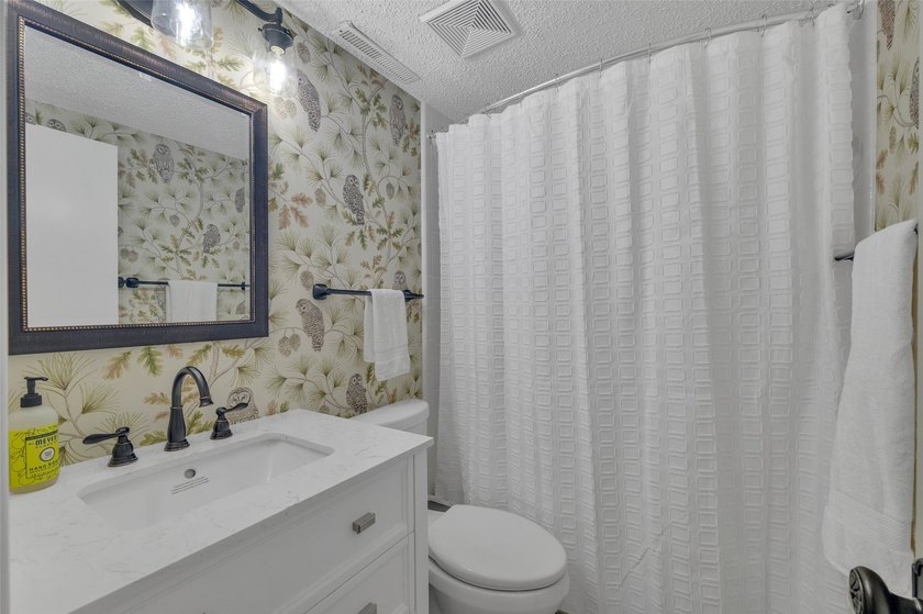 Fully furnished and beautifully renovated lakefront condo at - photo 18