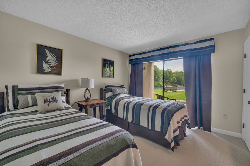 Fully furnished and beautifully renovated lakefront condo at - photo 19