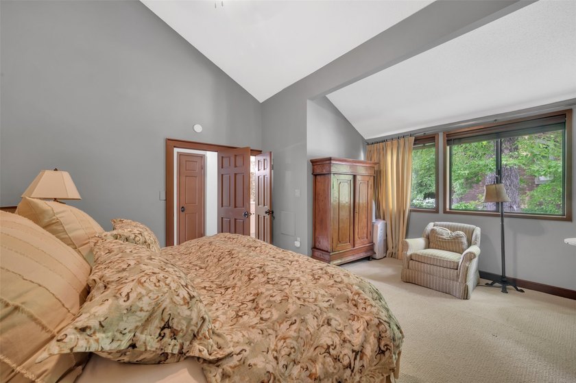 Fully furnished and beautifully renovated lakefront condo at - photo 22