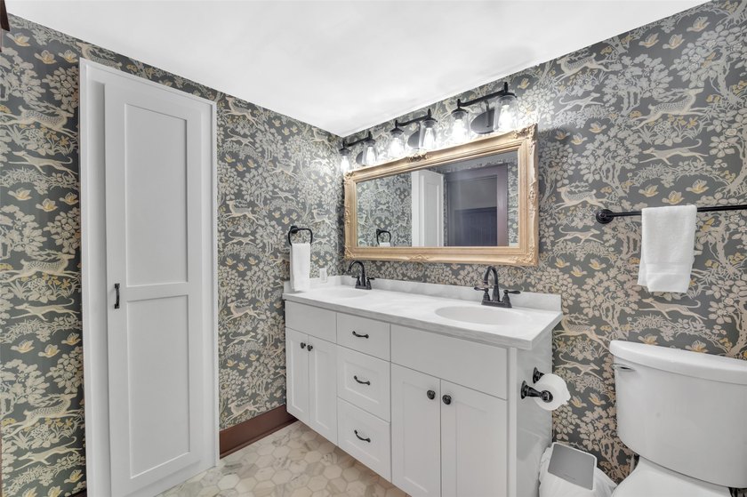 Fully furnished and beautifully renovated lakefront condo at - photo 26